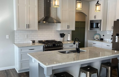 Omro House | Quiet and Relaxing EAA Home for Rent. 11.5 Miles from Airport.