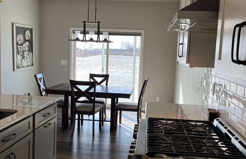 Omro House | Quiet and Relaxing EAA Home for Rent. 11.5 Miles from Airport.