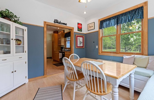 Ephraim Cottage | Quiet and Serene, Central Location, Dog Friendly!
