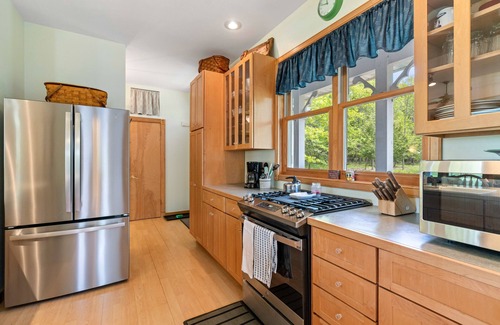 Ephraim Cottage | Quiet and Serene, Central Location, Dog Friendly!