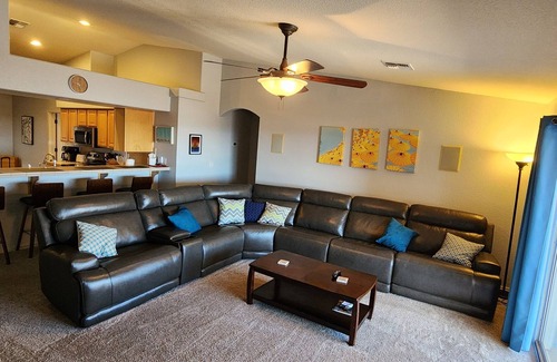 Sunridge Estates House | Quiet and Spacious 4-br home - Safe Neighborhood - SNOWBIRDS WELCOME