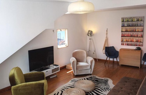 Santo Amaro Apartment | Quiet and Sunny central Lisbon apartment