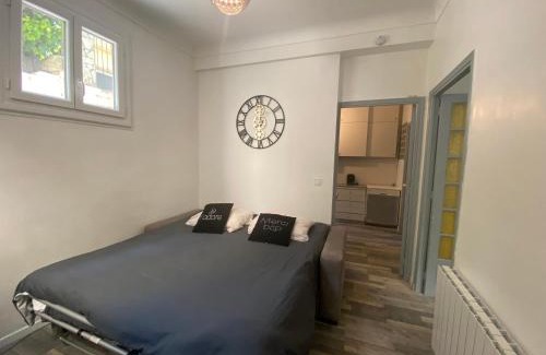 Cimiez Apartment | Quiet apartment, AC with free street parking and little garden