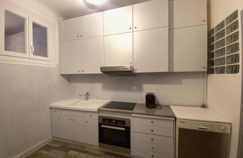 Cimiez Apartment | Quiet apartment, AC with free street parking and little garden