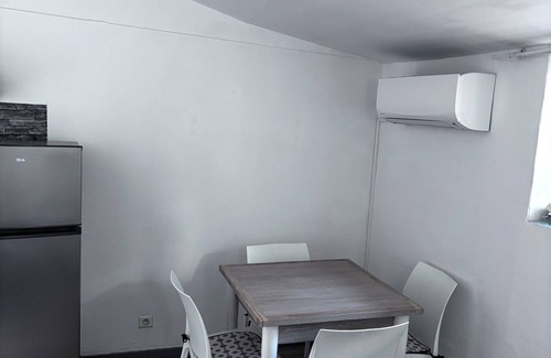 Peymeinade Apartment | Quiet apartment between sea and lake
