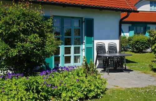 Kreptitz Apartment | quiet apartment near the beach on the ground floor + DG with garden incl. Indoor swimming pool /sauna etc.