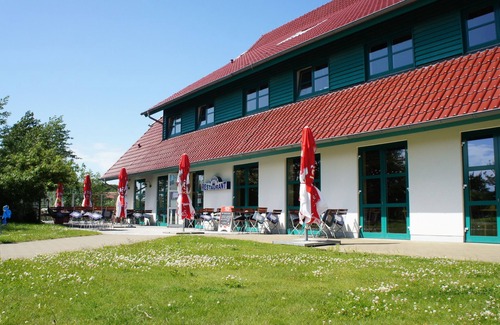 Kreptitz Apartment | quiet apartment near the beach on the ground floor + DG with garden incl. Indoor swimming pool /sauna etc.