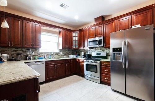 The Heights Bed & Breakfast | Quiet apt only 15 mins from Midtown NYC