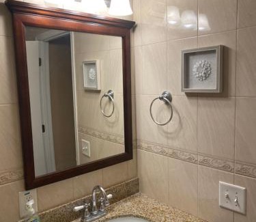 The Heights Bed & Breakfast | Quiet apt only 15 mins from Midtown NYC