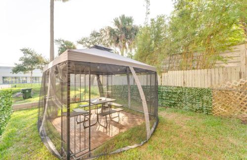 Smith's Memento Apartment | Quiet Apt Walk to Daytona Beach and Water Park!