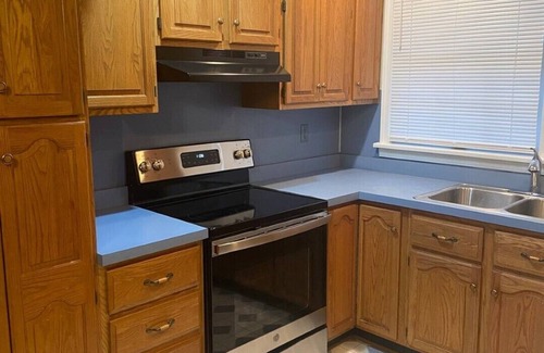 Buechel House | Quiet area 4bdrm 2 bath great location near stores