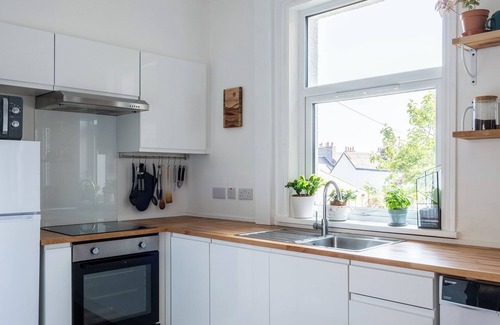 Gifford House | Quiet area with free on street parking and easy access to Edinburgh City Centre