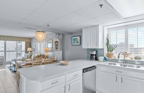 North Litchfield Beach Apartment | Quiet Beach Oasis | Outdoor Pool. Restaurant. 2BR Suite
