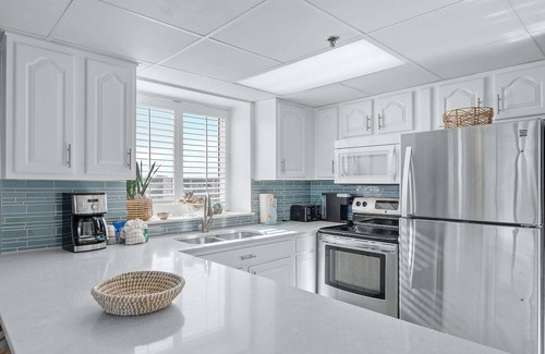 North Litchfield Beach Apartment | Quiet Beach Oasis | Outdoor Pool. Restaurant. 2BR Suite