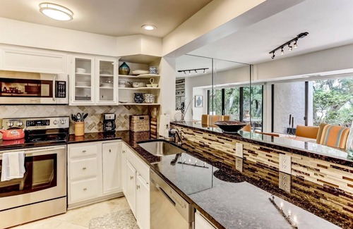 Fernandina Beach House | Quiet, Beautifully Updated Amelia Island Townhouse - Only 5 Minute Walk to Beach!