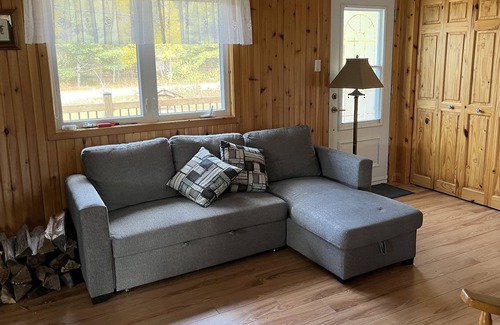 L'lle-du-Grand-Calumet House | Quiet bungalow short walk to the beach