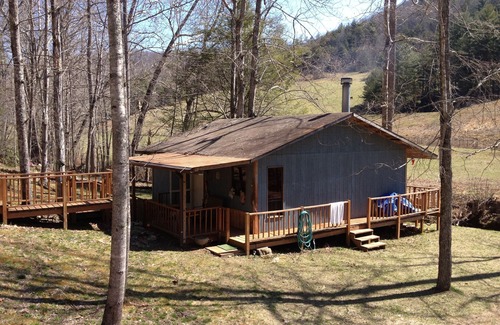 Hendersonville Cabin | Quiet But Perfectly Located For Anything You Want To Do.