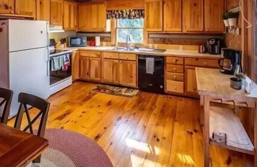 Blowing Rock Cabin | Quiet Cabin Retreat near Blue Ridge Mountains