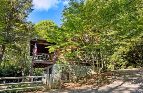 Blowing Rock Cabin | Quiet Cabin Retreat near Blue Ridge Mountains