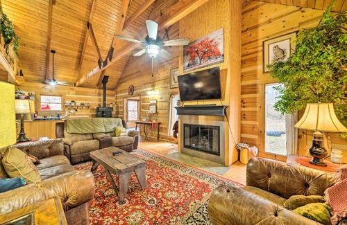 New Concord House | Quiet Cabin Retreat on 30 Acres Near Kentucky Lake