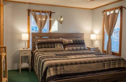 Climax Springs House | Quiet Cabin with Relaxing views in Climax Springs