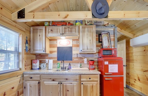Caledonia Cabin | Quiet Caledonia Cabin: 18 Mi to Council Bluff Lake