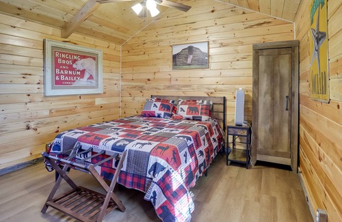 Caledonia Cabin | Quiet Caledonia Cabin: 18 Mi to Council Bluff Lake