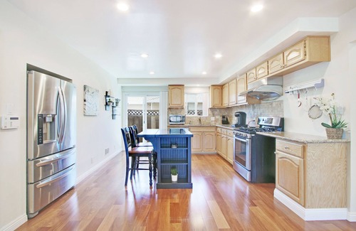 Cambrian Community House | Quiet Cambrian 2BR: Kitchen, Washer+Dryer, Parking, AC near Good Sam Hospital