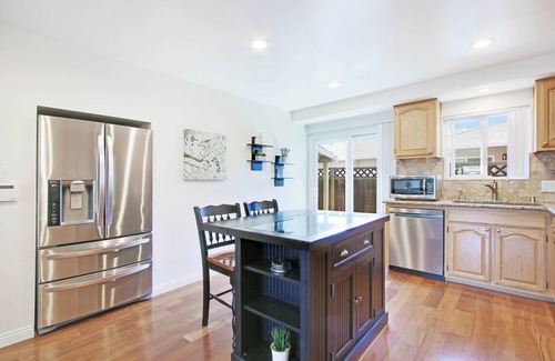 Cambrian Community House | Quiet Cambrian 2BR: Kitchen, Washer+Dryer, Parking, AC near Good Sam Hospital