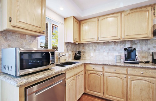 Cambrian Community House | Quiet Cambrian 2BR: Kitchen, Washer+Dryer, Parking, AC near Good Sam Hospital