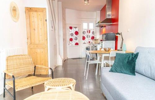 Saint Michel - Mairie Apartment | Quiet & central duplex apartment Wifi near Rhône & Parc Blandan
