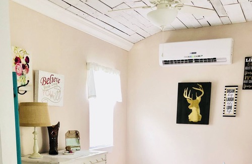 June Park Cottage | Quiet Centrally Located Tiny House