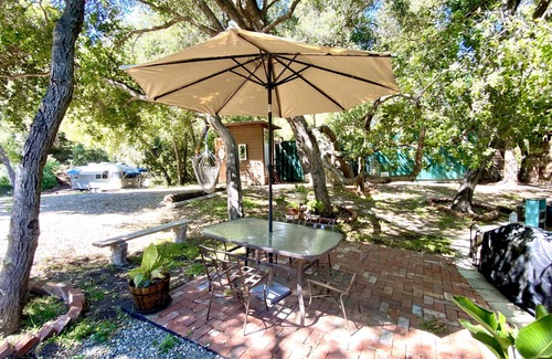 Fernwood House | Quiet & Charming Creekside Trailers