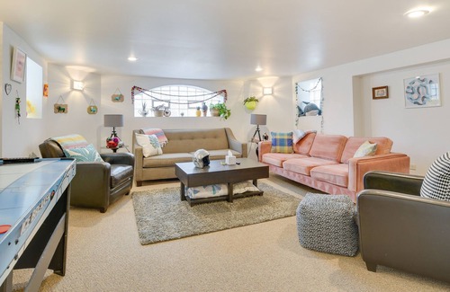 Belmont Cragin Apartment | Quiet Chicago Vacation Rental: 11 Mi to Downtown!