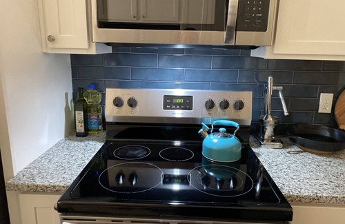 Savannah House | Quiet, Clean & Fully Equipped home with 6 beds; Fast Wi-Fi + second screen