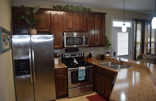 Jefferson City House | Quiet, Clean & Secure 5bd/5ba Skinny House, Every Room Has a Private Bathroom!