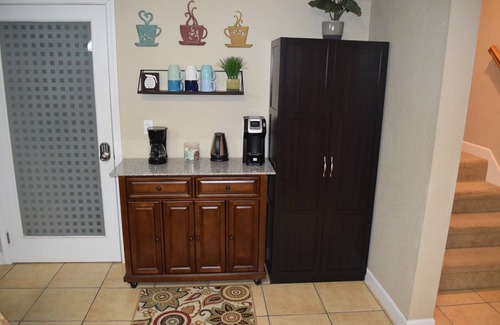 Jefferson City House | Quiet, Clean & Secure 5bd/5ba Skinny House, Every Room Has a Private Bathroom!