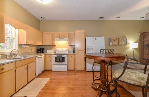 Richmond Hill House | Quiet Coastal Home in Ft McAllister + Pet Friendly