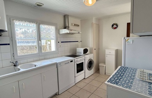 L'Epine House | Quiet Coastal House: 2 Beds, Garden, Near Beach, Sleeps 5
