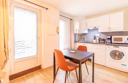 Marengo - Jolimont Apartment | Quiet cocoon of love