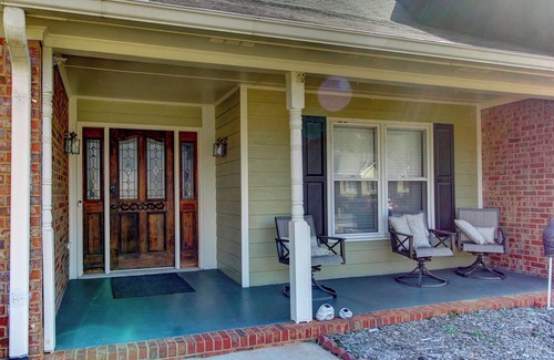 Conyers House | Quiet, Comfortable, Charming, Safe, 2-bedroom house with WiFi, AC in Conyers