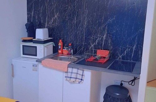 La Courneuve Apartment | Quiet, comfortable studio 1 minute from the tramway