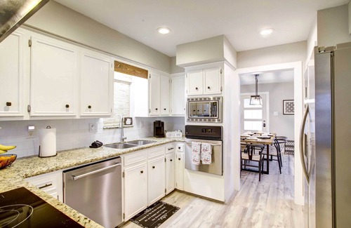 Panorama Village House | Quiet Conroe Getaway w/ Patio, Golf Views!