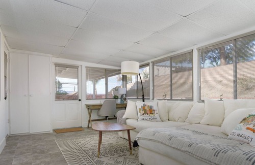 Canyon Country House | Quiet Contemporary Family Home