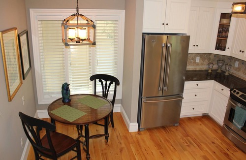 West Beach House | Quiet Convenience on a Cul-d-sac, A Home Builder Owner who Loves Dogs!