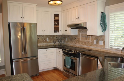West Beach House | Quiet Convenience on a Cul-d-sac, A Home Builder Owner who Loves Dogs!
