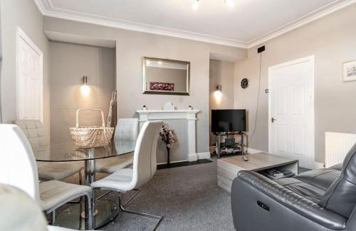 South Shields Apartment | Quiet & Cosy 3BedRoom - Great Base in South Shields near Hospital and Port of Tyne - Free Parking