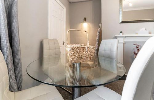 South Shields Apartment | Quiet & Cosy 3BedRoom - Great Base in South Shields near Hospital and Port of Tyne - Free Parking