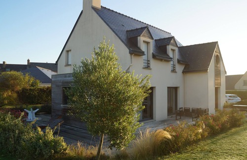 Langrolay-sur-Rance House | Quiet, cosy family home 5 minutes from the Rance river