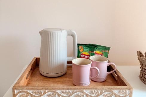 South Hornchurch House | Quiet Cosy Room with Private Bathroom & LUSH Products